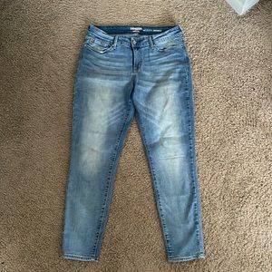 Levi’s Denizen Modern Skinny jeans